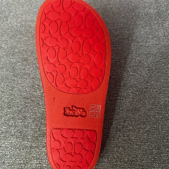 Brand coach ,size 7 and color Red - Picture 4 of 9